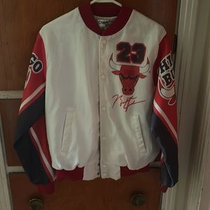 The hole under the collar isn’t visible from the back. It’s only the first layer